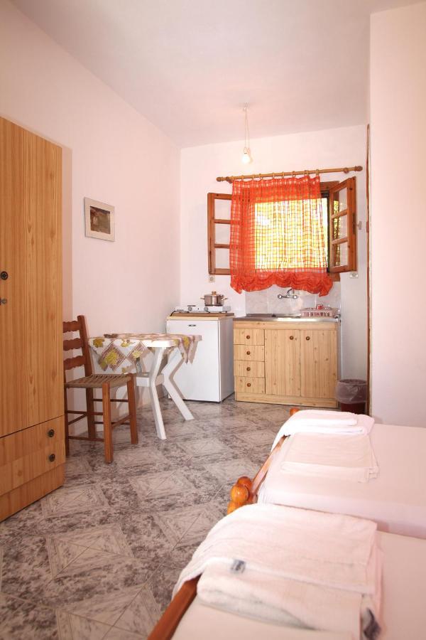 Karidies Apartment Skopelos Town Exterior photo