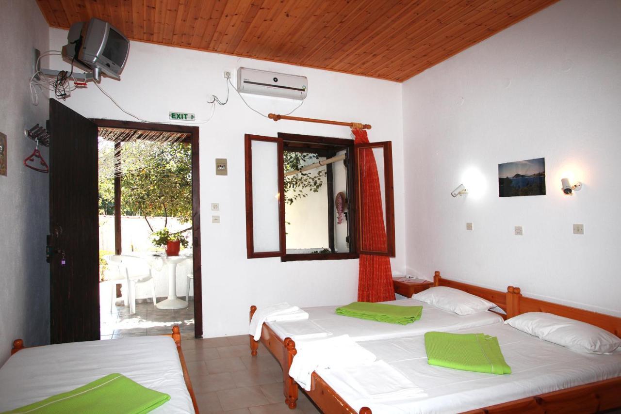 Karidies Apartment Skopelos Town Exterior photo